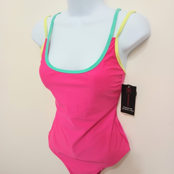 Other - 🎁NWT Swimsuit One Piece Push-Up Pads, Stretchable, Adjustable Double Straps